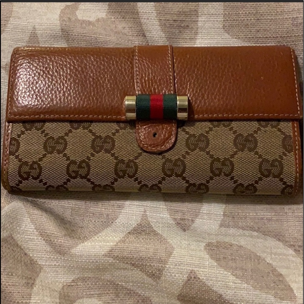 Authentic Gucci GG Wallet